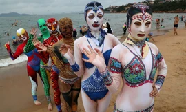 Hết hồn với đồ bơi kiểu ninja ở Trung Quốc