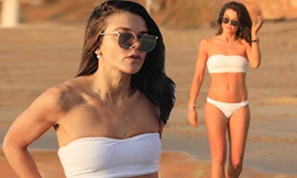Nữ diễn viên Faye Brookes đẹp như tranh vẽ với bikini dưới hoàng hôn
