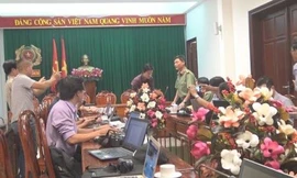 Công an tỉnh Đồng Nai cung cấp thông tin cho báo chí về việc đình chỉ công tác một số cán bộ. Ảnh:BĐV