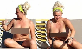 Mỹ nhân Anh một thời gây sốc khi phơi bày cơ thể ngấn mỡ, ngực trần tắm nắng