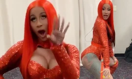 Cardi B phô body ‘xôi thịt’ hậu thẩm mỹ, kể chuyện bị fan ném áo ngực 