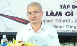 Ông Nguyễn Thái Luyện - Tổng Giám đốc Công ty CP địa ốc Alibaba có phát ngôn xúc phạm cán bộ nhà nước. Ảnh cắt từ clip