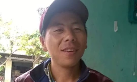 Đối tượng đổ keo 502 lên người phụ nữ.