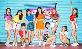 Nhóm nhạc nữ MOMOLAND.