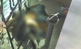 Thi thể của anh Hiệp khi vừa được phát hiện dưới hầm thang máy của bệnh viện