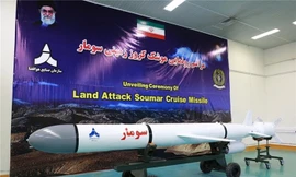 Quân đội Iran trang bị tên lửa tầm xa Soumar giữa căng thẳng với Mỹ