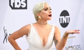 Thảm đỏ SAG Awards 2019: Lady Gaga gợi cảm nhất với váy xẻ sâu hút mắt