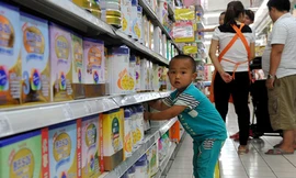 Trung Quốc siết tiêu chuẩn sản xuất sữa