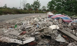 Nhức nhối vấn nạn 'rác tặc' bôi bẩn đại lộ nghìn tỷ