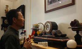 Chiêm ngưỡng những chiếc đồng hồ cổ cực hiếm ở Hà Nội