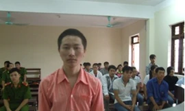 Cán bộ xã ‘tan nghiệp’ sau phút ‘sinh tình’ với cô gái