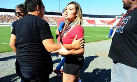l Andressa Urach bị nhân viên an ninh đuổi khỏi sân tập Bồ Đào Nha