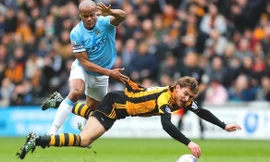 Tình huống đội trưởng Kompany bị truất quyền thi đấu