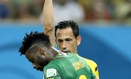 Chiếc thẻ đỏ nghi ngờ của Song 