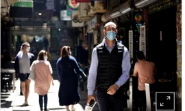 Người dân Úc ra ngoài đường phải đeo khẩu trang để phòng dịch COVID-19