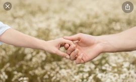 Đôi khi chỉ một cái nắm tay của bạn làm cho cô ấy thấy rằng bạn quan tâm tới cô ấy và cô ấy muốn bạn.