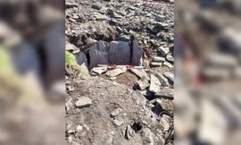 Trong khi cải tạo trang trại, các công nhân đã phát hiện ra ngôi mộ cổ.