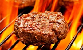 Thịt bò nướng cháy cạnh ăn ngon, nhưng chỗ cháy đó không tốt cho sức khỏe