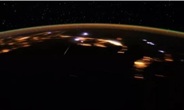 Mưa sao băng được chụp từ Trạm không gian quốc tế ISS năm 2012.