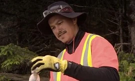 Chiếc chai nhựa ném xuống biển 9 năm trước đã được một thủy thủ nhặt được.