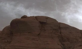 Đám mây kỳ lạ, óng ánh sau khi mặt trời lặn ở sao Hỏa.