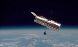 Kính viễn vọng Hubble đang bay trong vũ trụ ở chế độ an toàn sau sự cố máy tính khó hiểu.