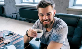 Uống hơn 1 tách cafe mỗi ngày có thể giảm 10% nguy cơ mắc COVID-19.