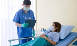 Các nhà khoa học Anh đang tuyển tình nguyện viên tham gia nghiên cứu cố tình tái nhiễm COVID-19 với thù lao 7.000 USD/ người.