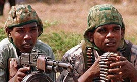 Đổi súng đạn lấy... áo lót