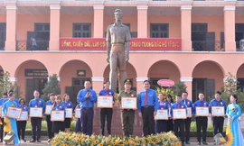 Tuyên dương cán bộ, công chức trẻ và thanh niên công nhân xuất sắc tại TPHCM