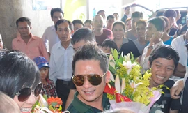 Ảnh ‘nóng’ của Bằng Kiều tại Việt Nam