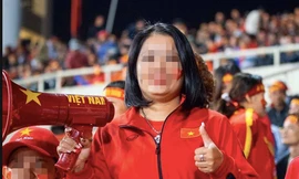 Nữ CĐV hát: “Bay lên trời là bay ra ngoài” gây ức chế cho khán giả xem bóng đá.