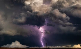 Những khoảnh khắc đẹp đến rợn người của ‘bão tử thần’