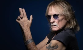 Danh ca người Pháp Christophe qua đời, nguyên nhân gây tranh cãi