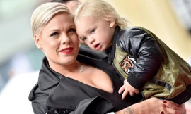 Pink và con trai mắc COVID-19: 'Bệnh này nghiêm trọng và có thật'