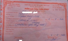 Biên lai thu tiền phạt hành chính. Ảnh: VTC News