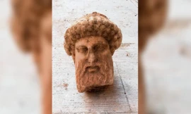 Phát hiện tượng cổ thần Hy Lạp hiếm có ngay dưới vỉa hè