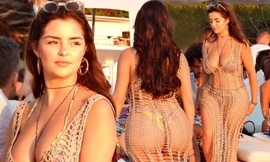 Phối bikini bé xíu với váy lưới hở bạo, Demi Rose ‘thiêu đốt’ bãi biển 