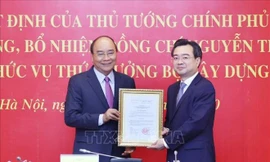 Thủ tướng Nguyễn Xuân Phúc đã trao quyết định điều động, bổ nhiệm ông Nguyễn Thanh Nghị giữ chức Thứ trưởng Bộ Xây dựng. Ảnh: TTXVN