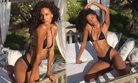 Siêu mẫu nội y Cindy Bruna gợi cảm hết nấc với bikini tam giác