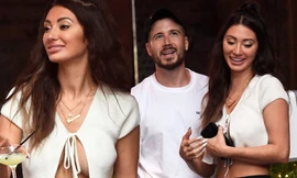 Đi ăn cùng ‘tay sát gái’, Francesca Farago mặc crop-top hở bạo còn ‘quên’ nội y