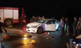 Lực lượng chức năng đã đưa được phương tiện lên bờ vào khoảng 23h ngày 10/7. Ảnh: VTC 