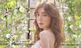 Elly Trần tung ảnh mặc áo xuyên thấu, lộ vòng một ‘không nội y’