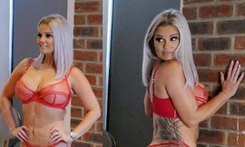Kerry Katona gây sốc khi chụp ảnh 18+ với nội y trong suốt