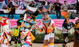 Bất ngờ các hoạt động 'mua vui' cho hồn ma lang thang trong tháng cô hồn ở một số nước