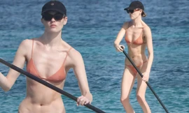 Mặc bikini siêu bé, siêu mẫu Victoria’s Secret gây tranh cãi với thân hình ‘trơ xương’