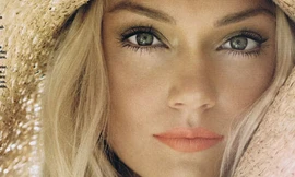 'Con cưng' của Victoria's Secret ngọt ngào trên bãi biển