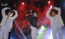 Erik cháy hết mình tại đêm nhạc hội chào tân sinh viên trường báo