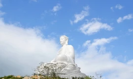 Hàng nghìn người đến chùa Ông Núi, ngắm tượng phật cao nhất Đông Nam Á