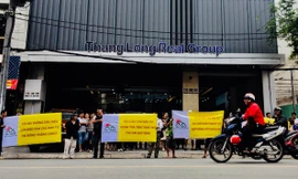 Dân căng băng rôn tố chủ đầu tư tăng diện tích để trục lợi